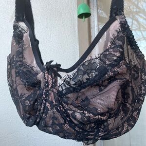 Ava black lace underwire multi-part bra 40F. Made in Poland. Cream mesh lining